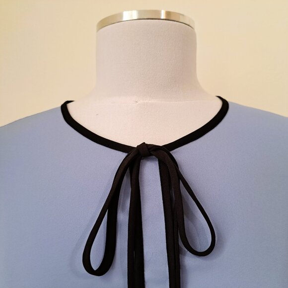 Timing Women Top Short Sleeve Trim Contrast Blue/Black Size M Great Condition - Picture 4 of 7